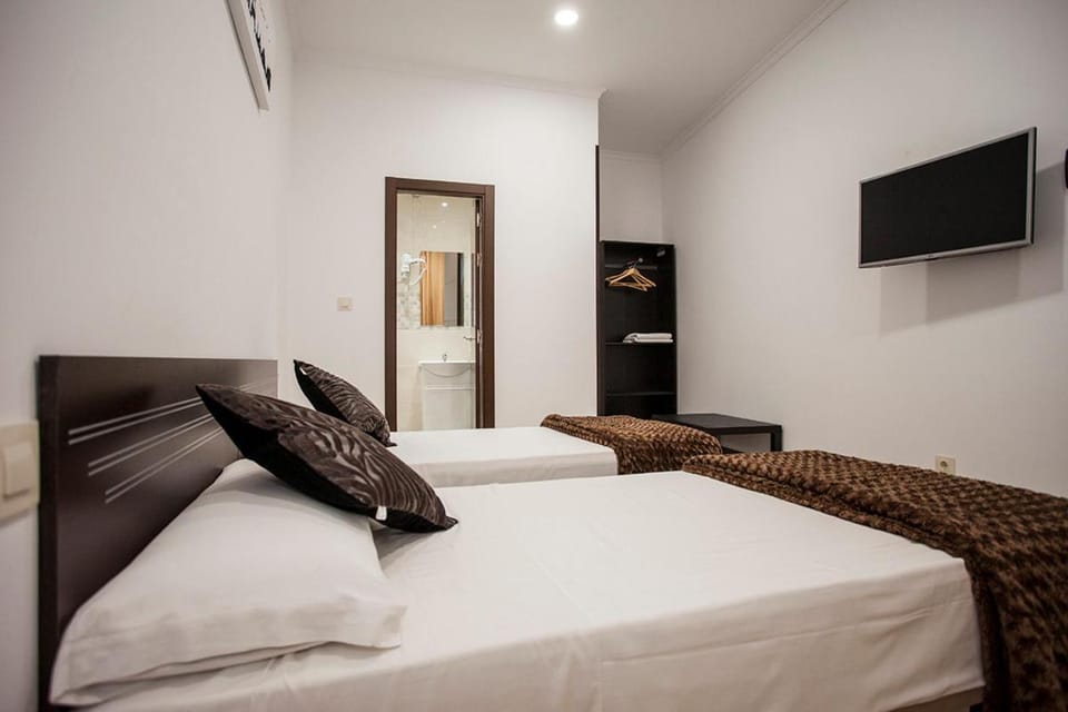 Bed, Photo of the whole room, Decorative detail