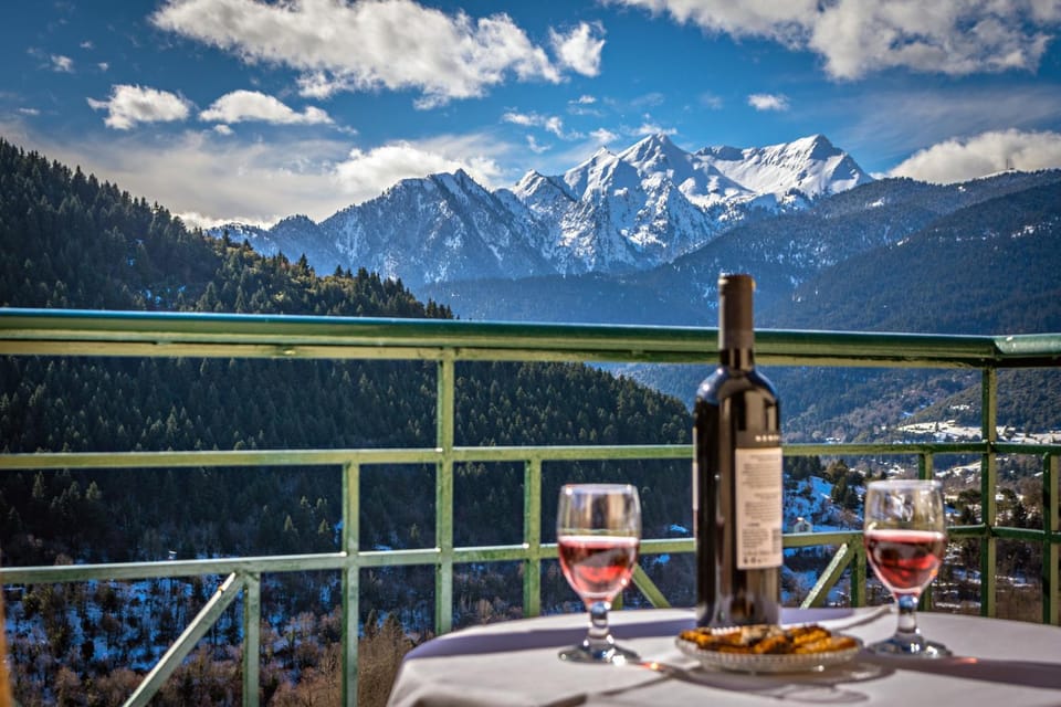 Nearby landmark, Day, Natural landscape, View (from property/room), Balcony/Terrace, Balcony/Terrace, Dining area, Mountain view