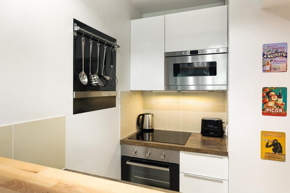 Kitchen or kitchenette