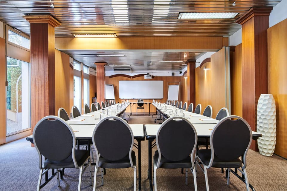 Business facilities, Seating area