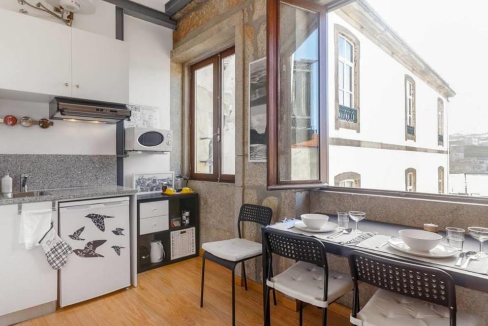 Kitchen or kitchenette, Dining area, River view, Street view