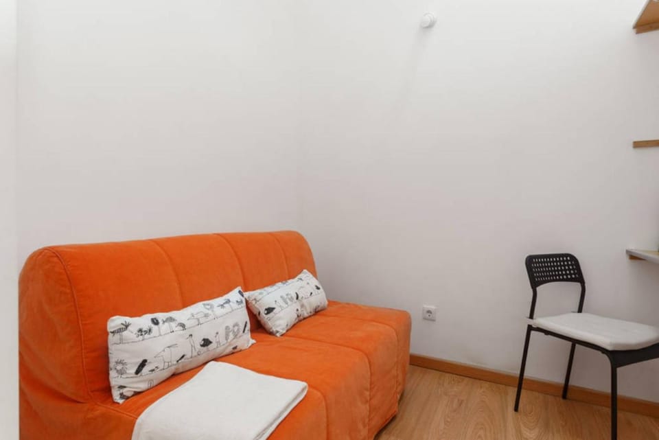 Bed, Seating area