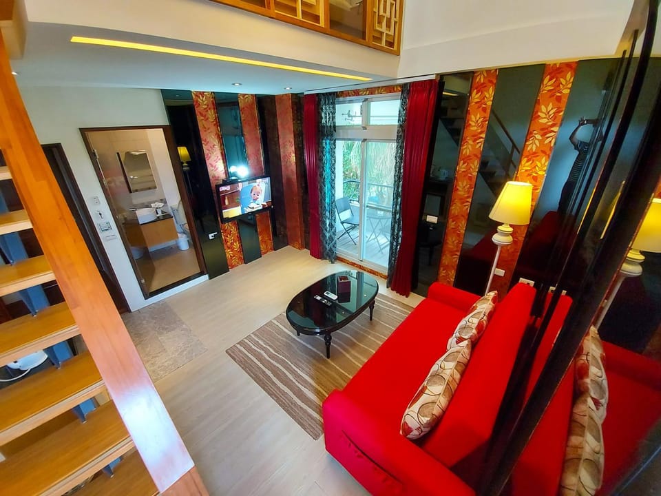 Day, Living room, On site