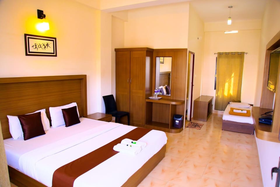 Bed, TV and multimedia, Photo of the whole room, Bedroom, hair dresser, towels, wardrobe