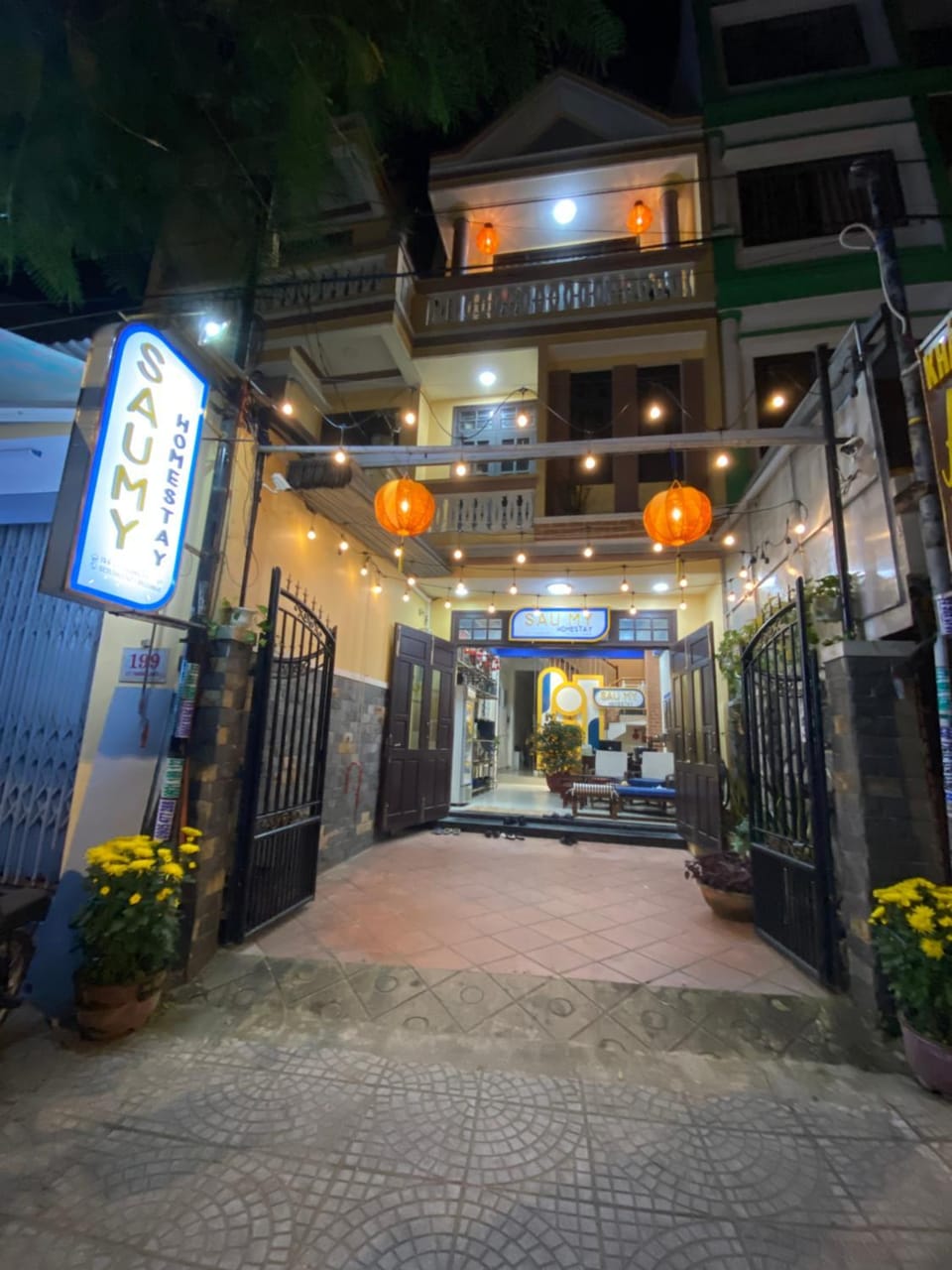 Facade/entrance