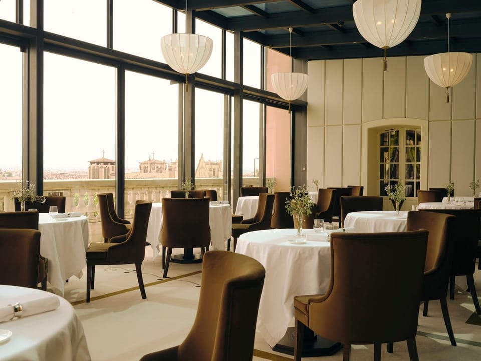 Restaurant/places to eat, City view