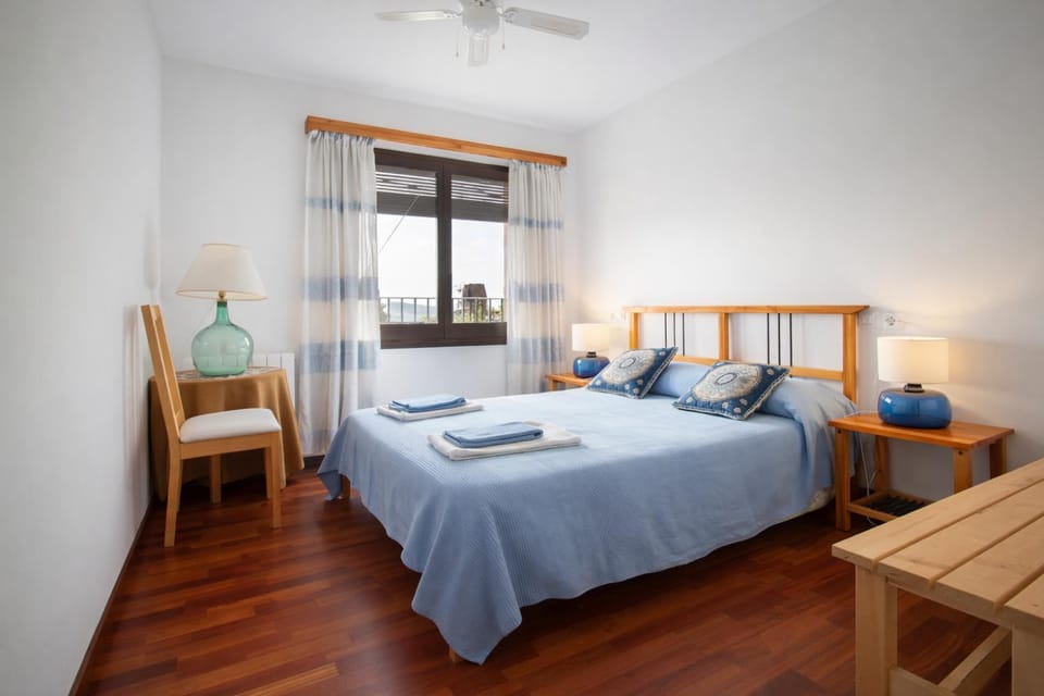 Bed, Photo of the whole room