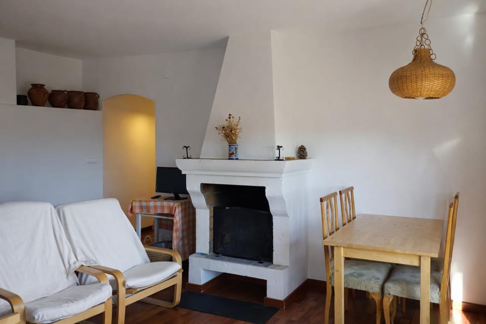 TV and multimedia, Living room, Dining area, fireplace