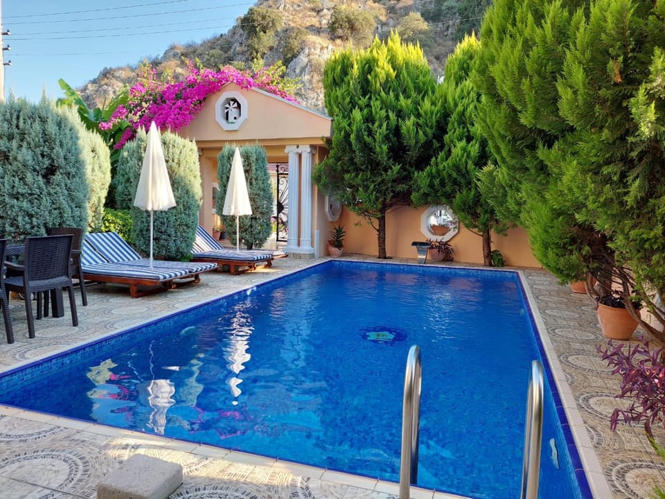 Swimming pool, Swimming pool