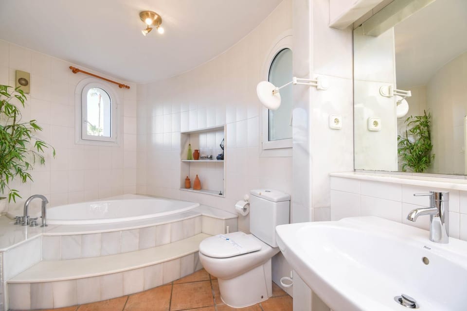Shower, Toilet, Floor plan