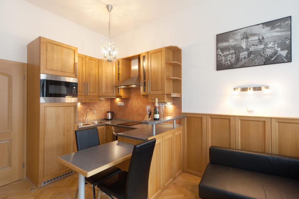 Kitchen or kitchenette, Living room