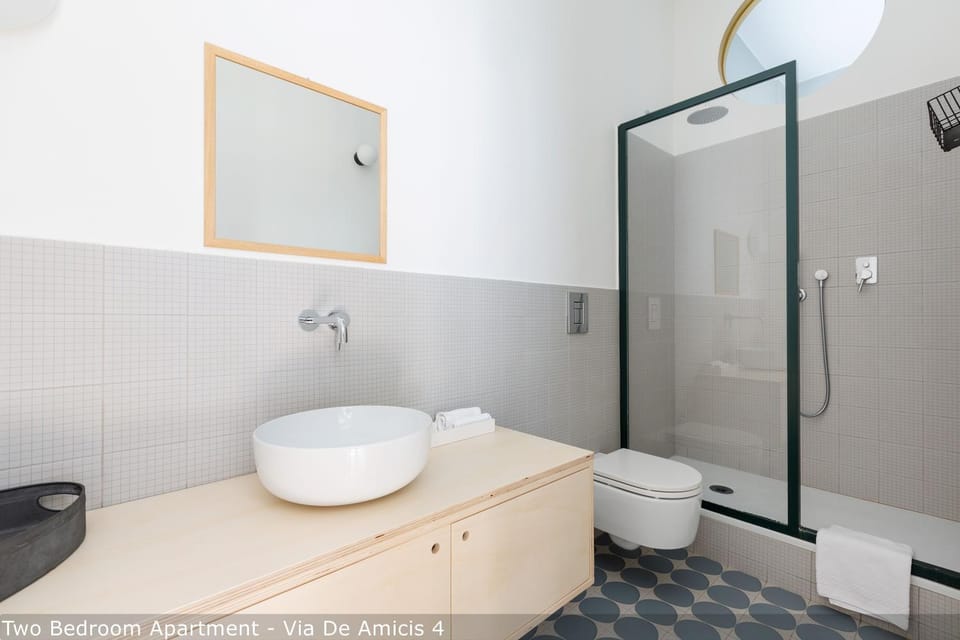 Shower, Toilet, Bathroom, bidet, towels