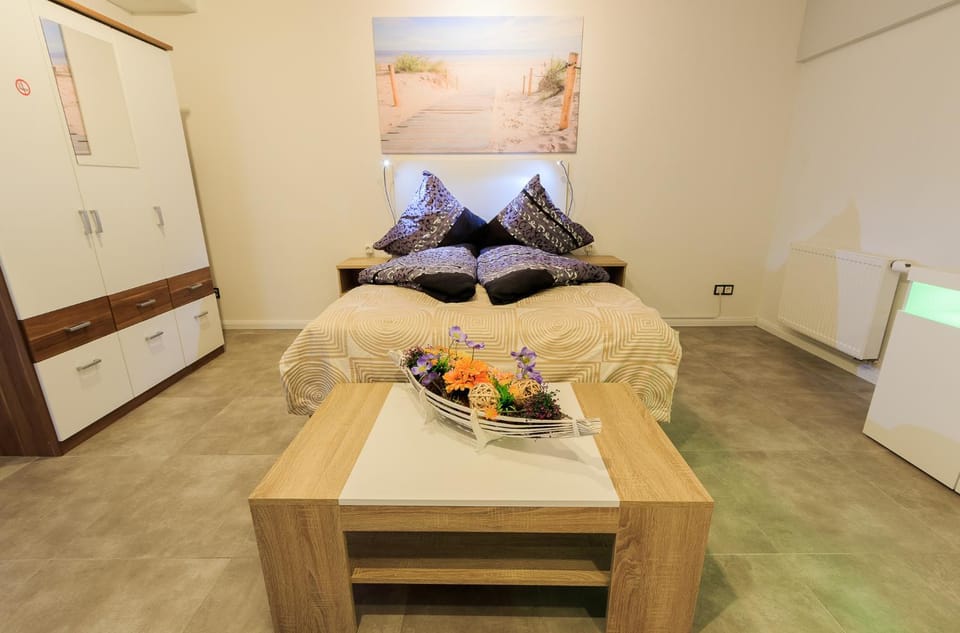 Bed, Photo of the whole room
