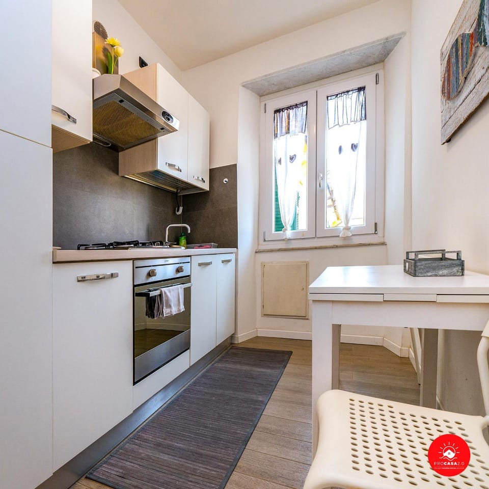 Kitchen or kitchenette, Dining area, pet friendly, stove