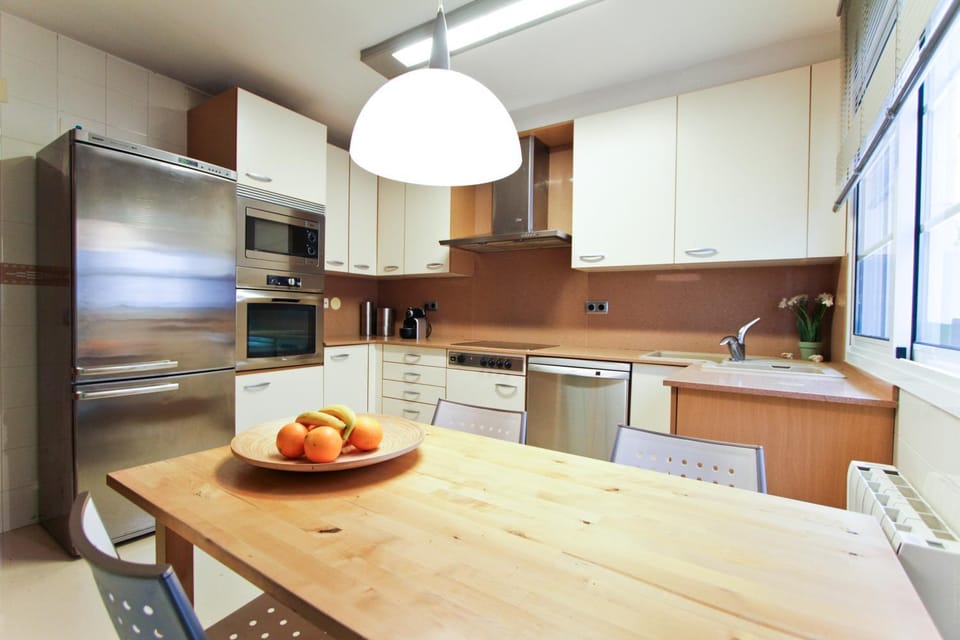Kitchen or kitchenette, Dining area, dishwasher, oven