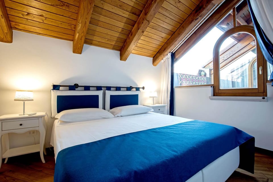 Patio, Photo of the whole room, Decorative detail, Bedroom, Landmark view, Sea view