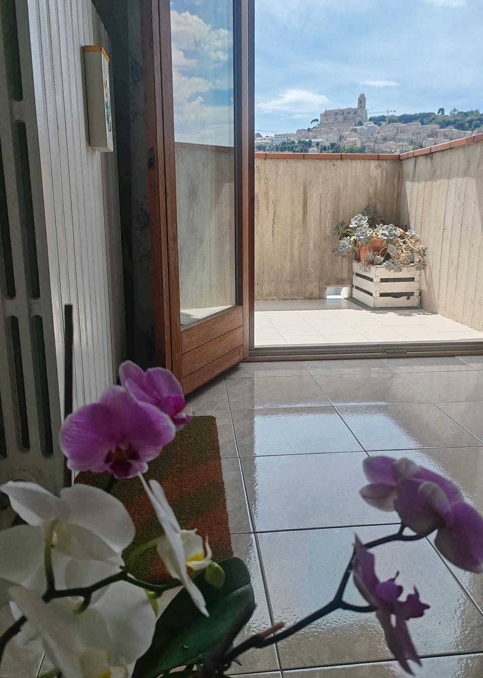 View (from property/room), Balcony/Terrace, Living room