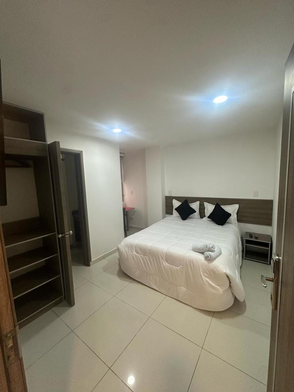 Bed, Photo of the whole room, Bedroom, towels