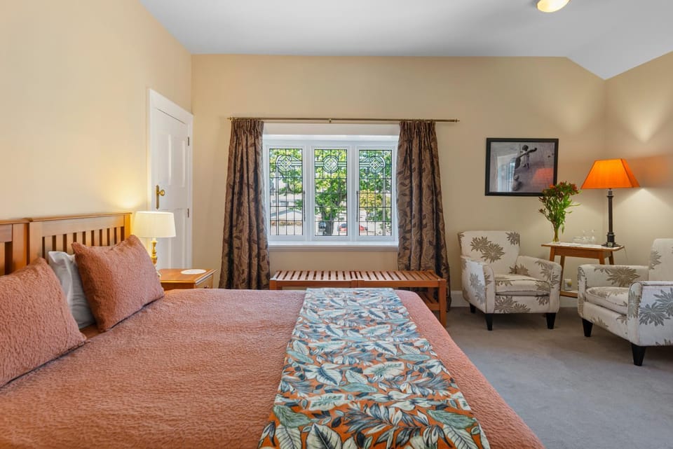 Bed, Seating area, Bedroom