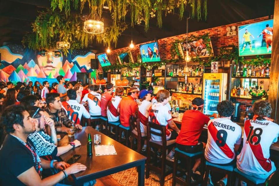 Restaurant/places to eat, Lounge or bar