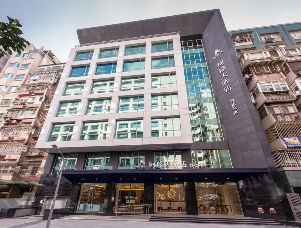 Property building, Facade/entrance, Day