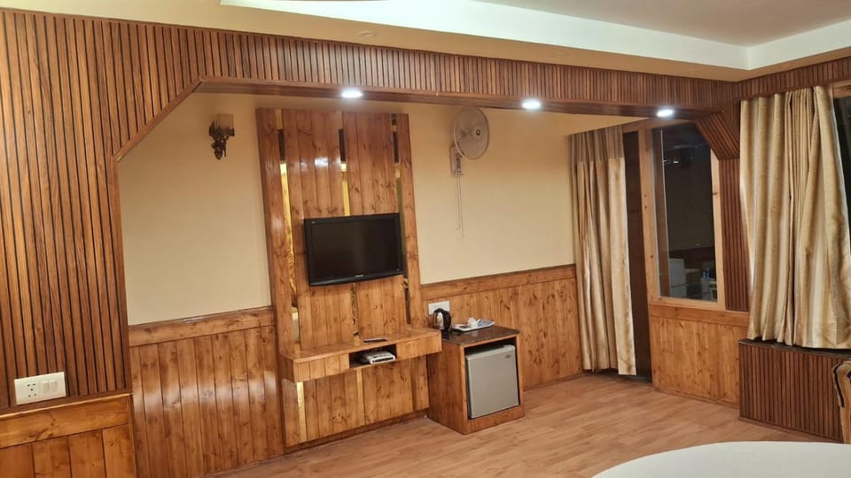 Hotel Glacier Resort Hotel in Manali