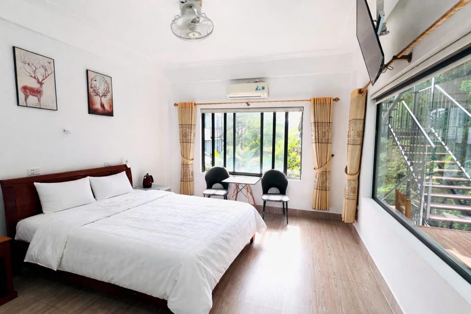 Bed, TV and multimedia, View (from property/room), Photo of the whole room