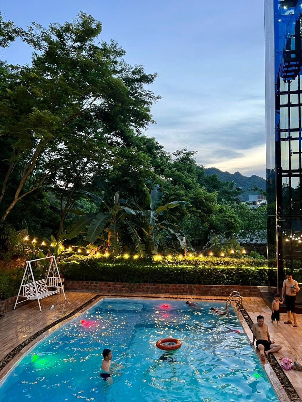 Swimming pool, Swimming pool
