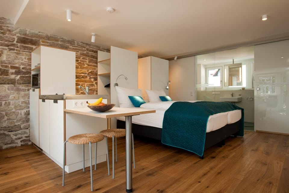 Bathroom, Kitchen or kitchenette, Photo of the whole room, Dining area, Bedroom, Garden view, Garden view