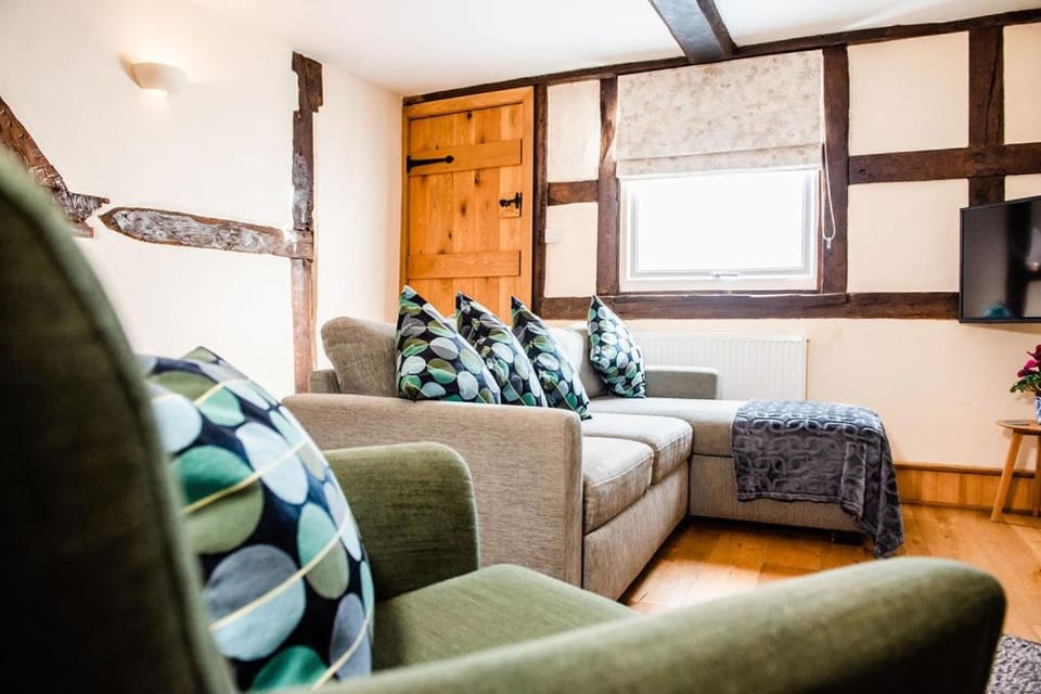 Thursdays Corner Tudor Cottage House in Wales