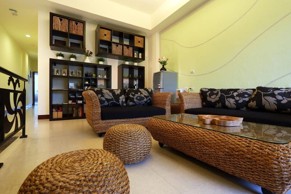 Living room, Area and facilities