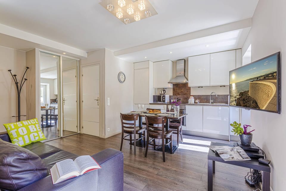 Kitchen or kitchenette, Living room
