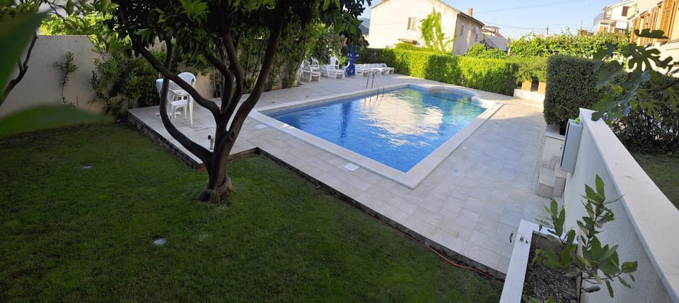 Garden, Swimming pool