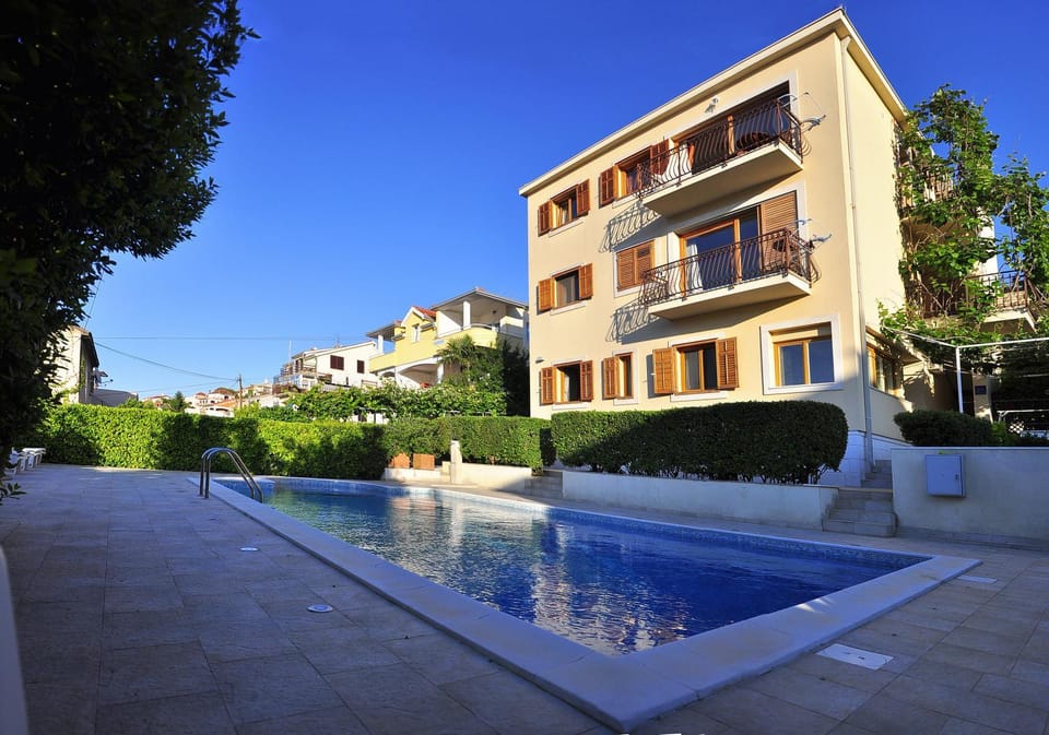 Facade/entrance, Swimming pool