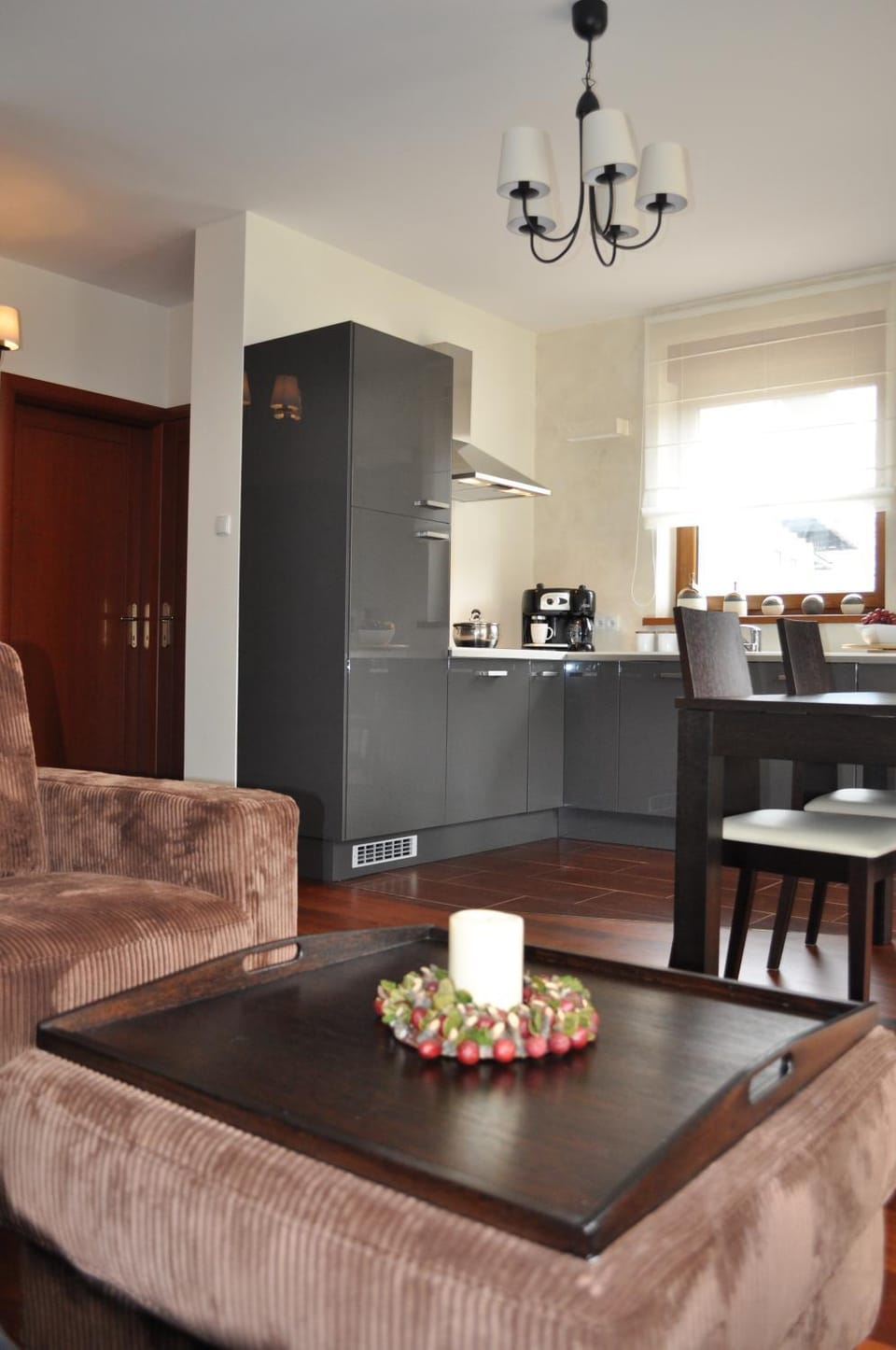 Kitchen or kitchenette, Living room, Seating area, Dining area