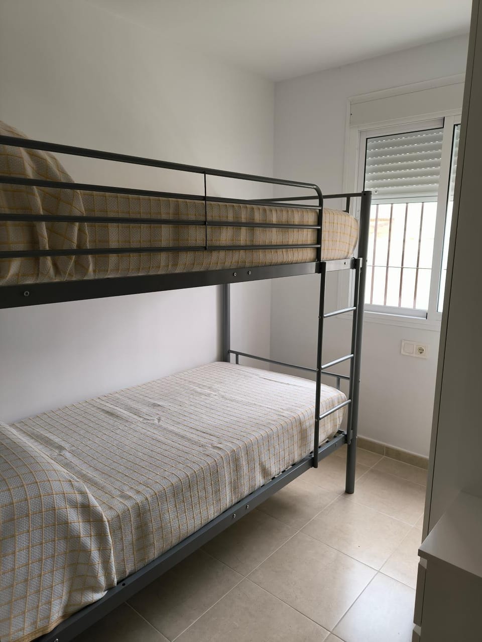 Bedroom, bunk bed
