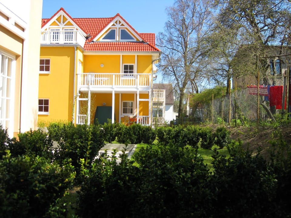 Property building, Patio, Facade/entrance