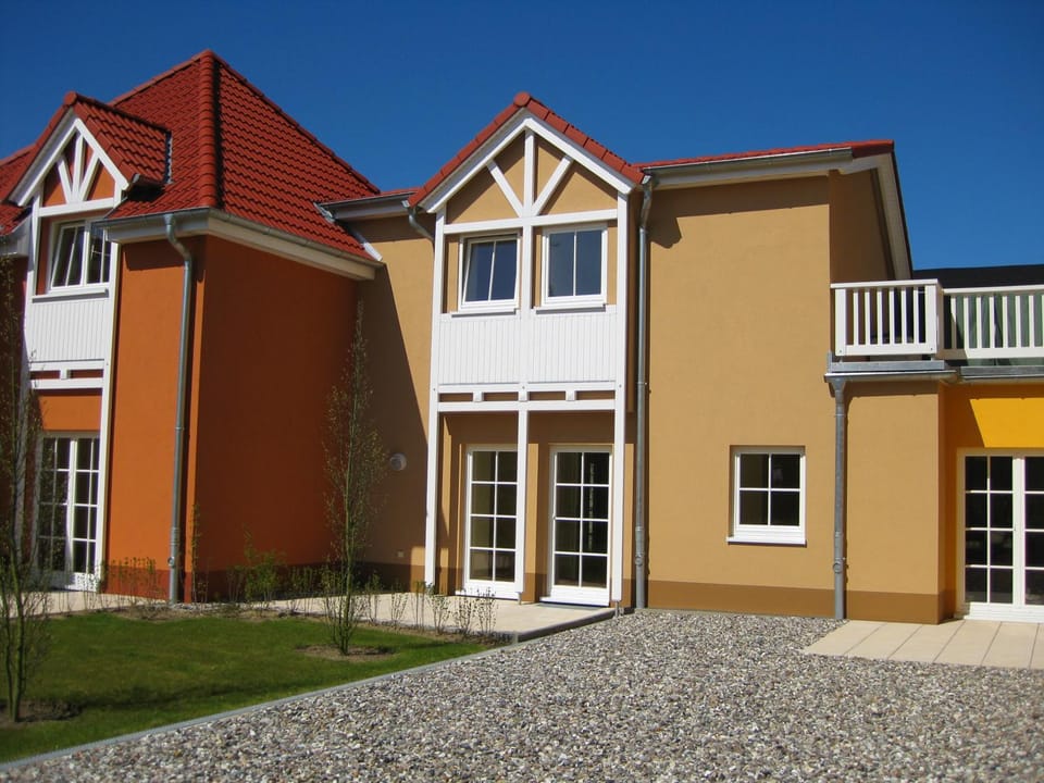 Property building, Patio, Facade/entrance