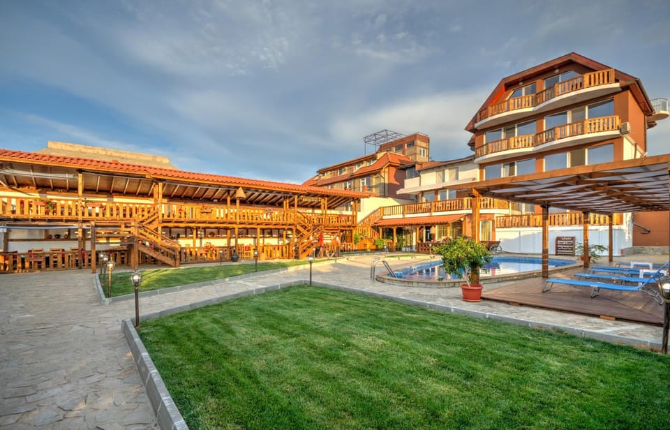 Patio, Garden, Swimming pool