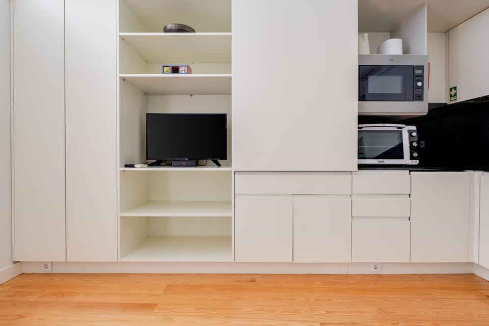 Kitchen or kitchenette, oven, stove