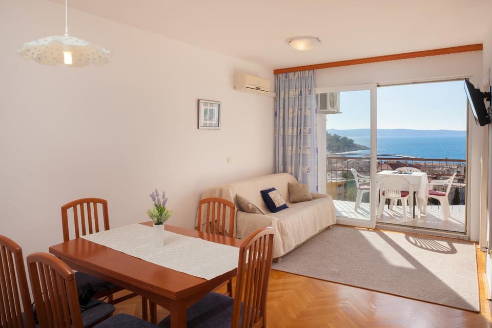 Living room, City view, Sea view