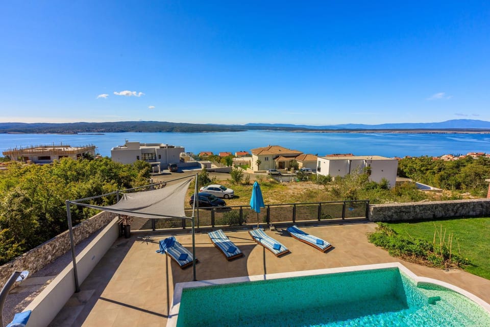 City view, Pool view, Sea view