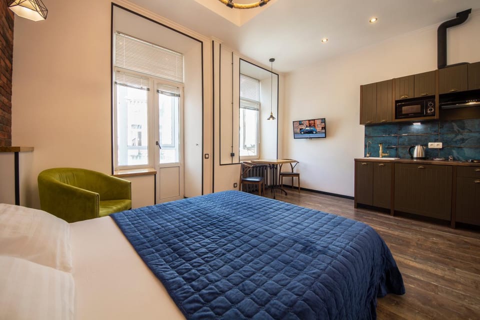 Bed, TV and multimedia, Balcony/Terrace, Photo of the whole room, Bedroom