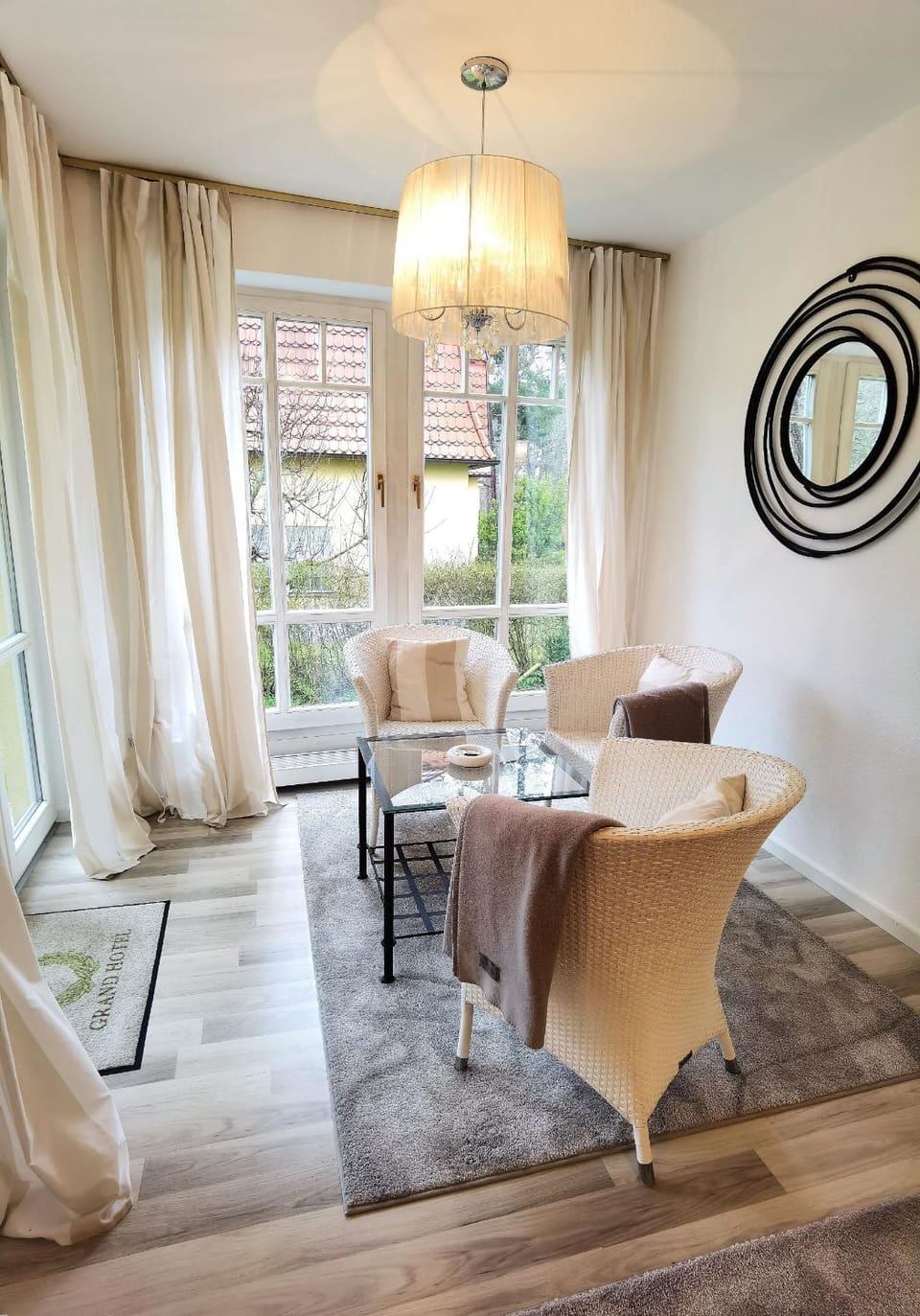 Living room, Seating area