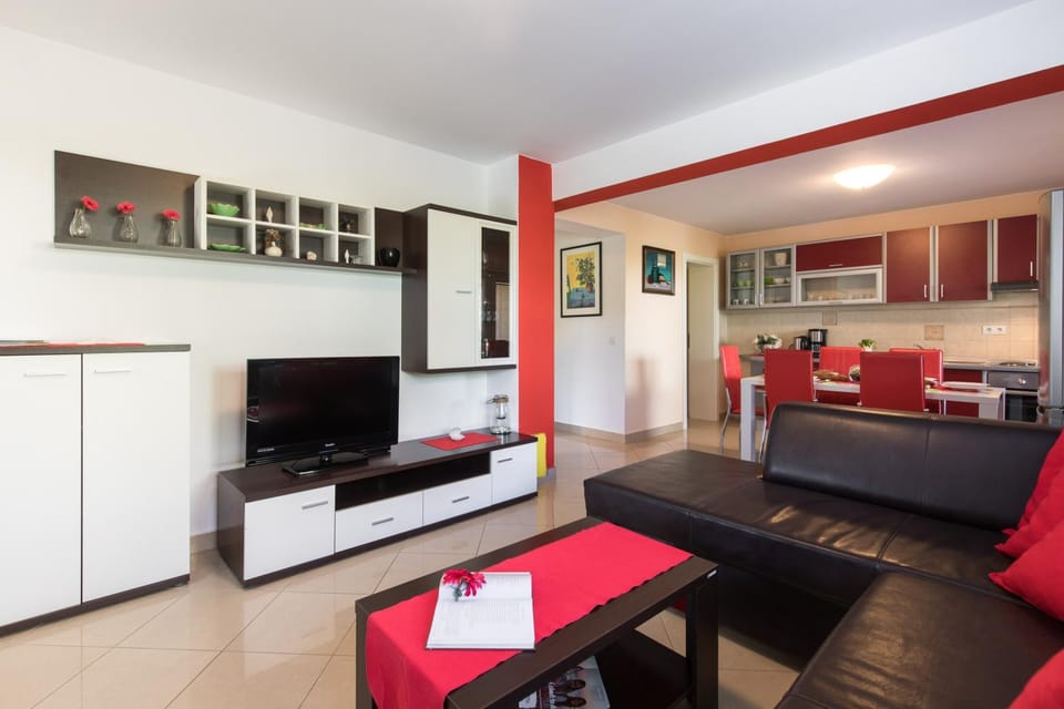 Kitchen or kitchenette, Living room, Dining area