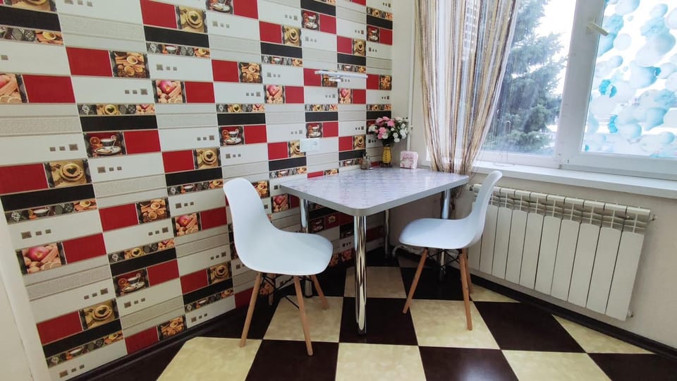 Dining area, kitchen
