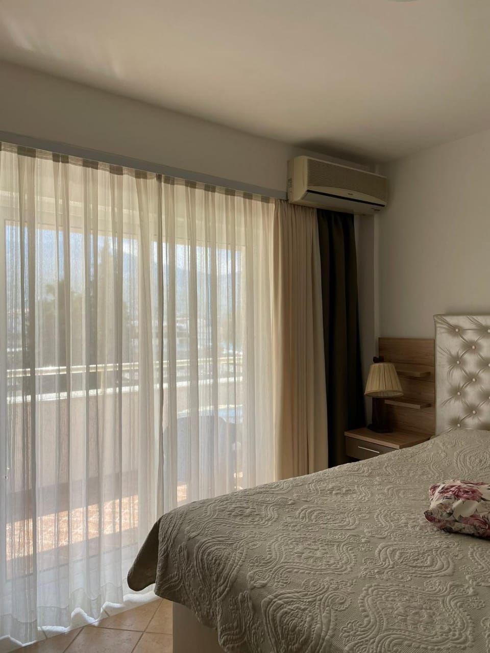 Bed, Photo of the whole room