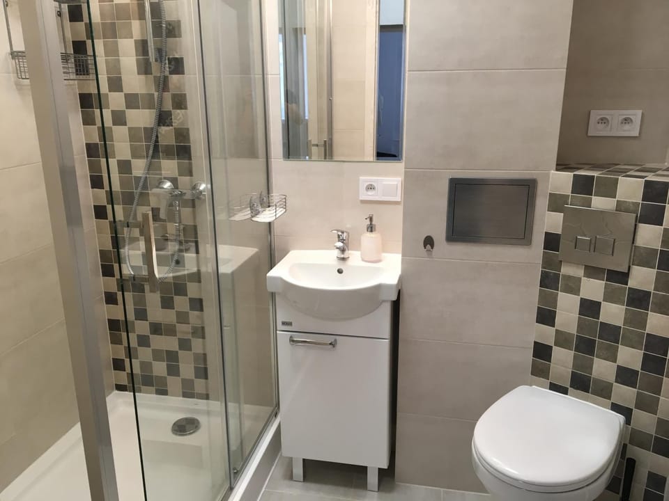Shower, Toilet, Bathroom