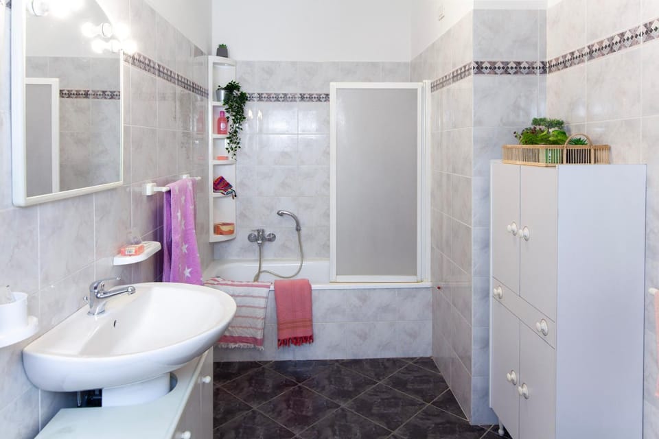 Bathroom, Bath