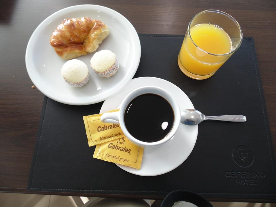 Restaurant/places to eat, Breakfast, American breakfast, Non alcoholic drinks